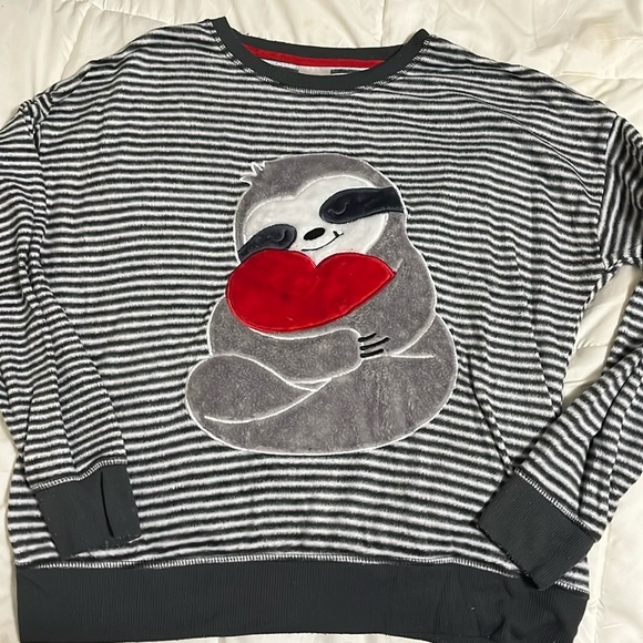 Secret Treasures sleepwear shirt - Picture 1 of 3